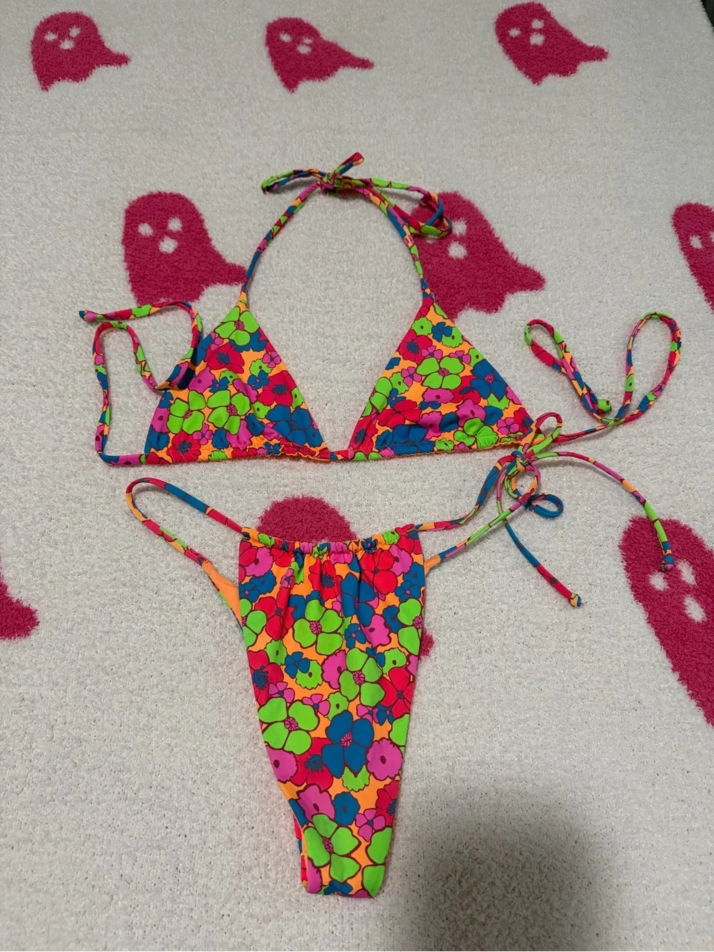 New Frankie’s Floral Tie-String Bikini Set